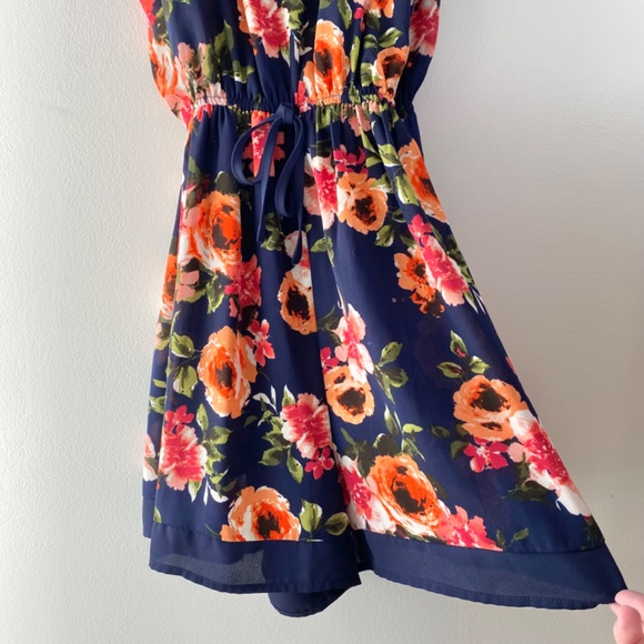 NWOT Target Sleeveless Floral Romper Size Large - Picture 3 of 16